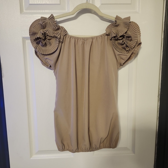 Ryu Beige Floral Ruffle Blouse - Picture 5 of 5